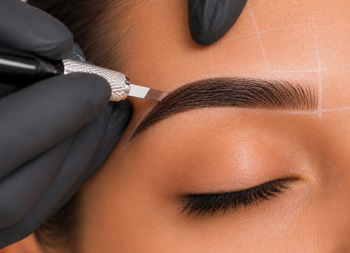 Microblading de cejas pelo a pelo en ANTARA ESTÉTICA, San Pedro, Costa Rica. Diseño natural y personalizado.